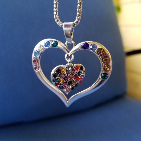 💙Heart / Floating Heart Pendant Necklace - NWOT💙 - Picture 2 of 3